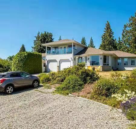Bay Mountain Lookout Suites Gibsons Exterior foto
