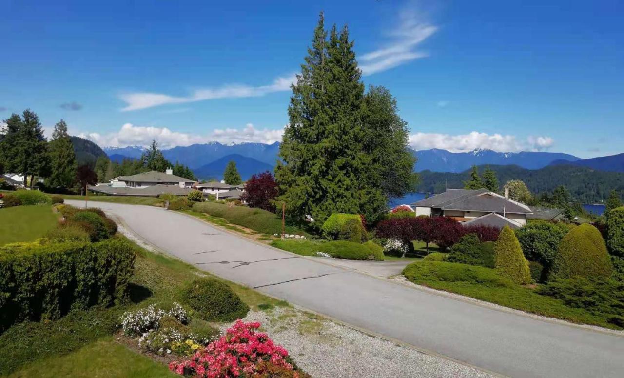 Bay Mountain Lookout Suites Gibsons Exterior foto